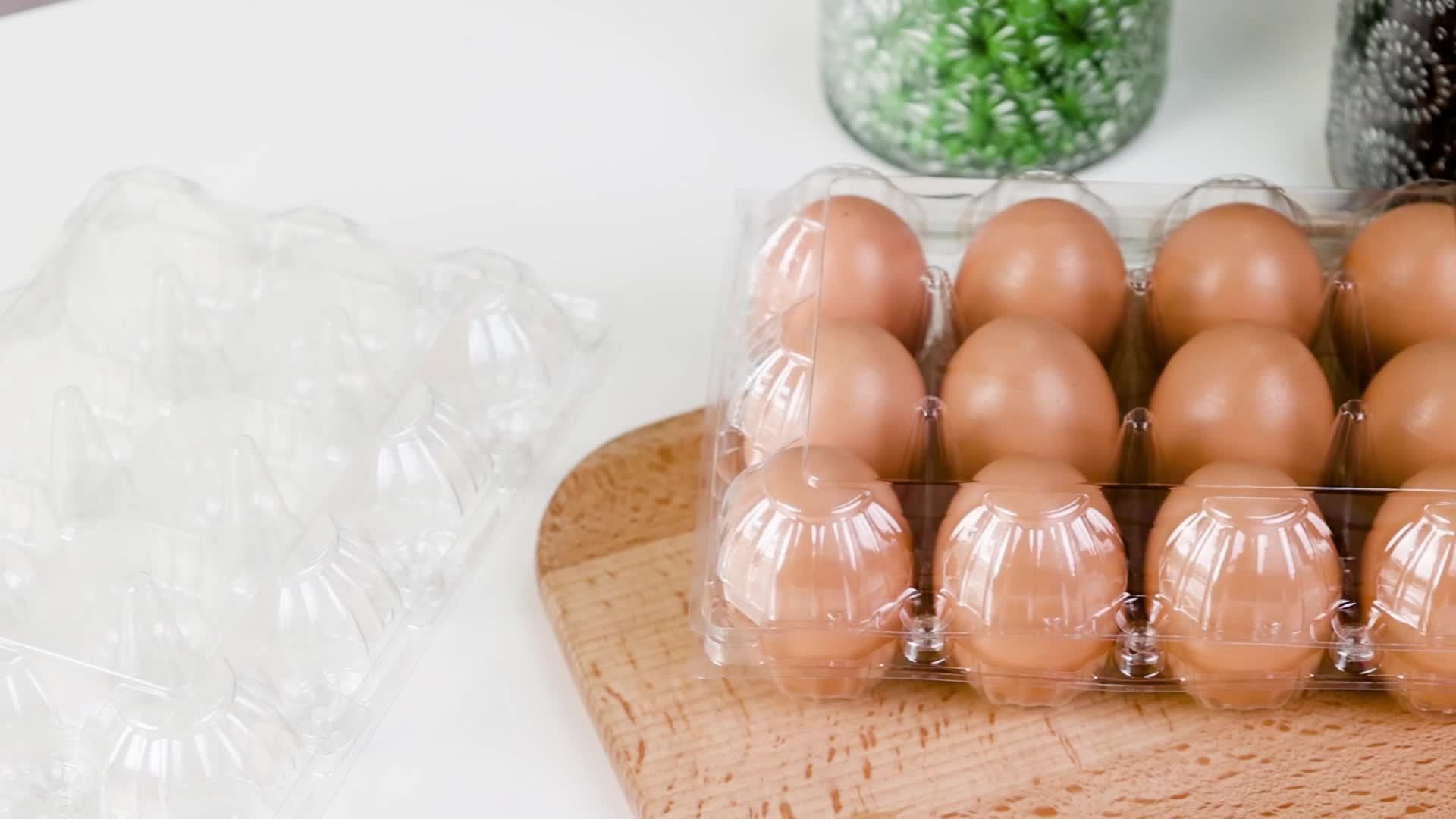 60-Pack Clear Plastic Egg Cartons 12-Cavity with Label Stickers – Bulk PET Egg Boxes for Home Kitchen, Ranch, Chicken Farm, Farmers Market & Refrigerator Storage, Holds Standard Dozen Eggs