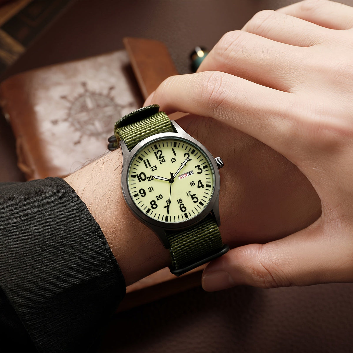 Men's Outdoor Sports Quartz Watch Nylon Strap Luminous Dial 24-Hour Military Scale – Calendar Function Lightweight Alloy Case Multi-Color Green Black Army Green Gift Watch for Men