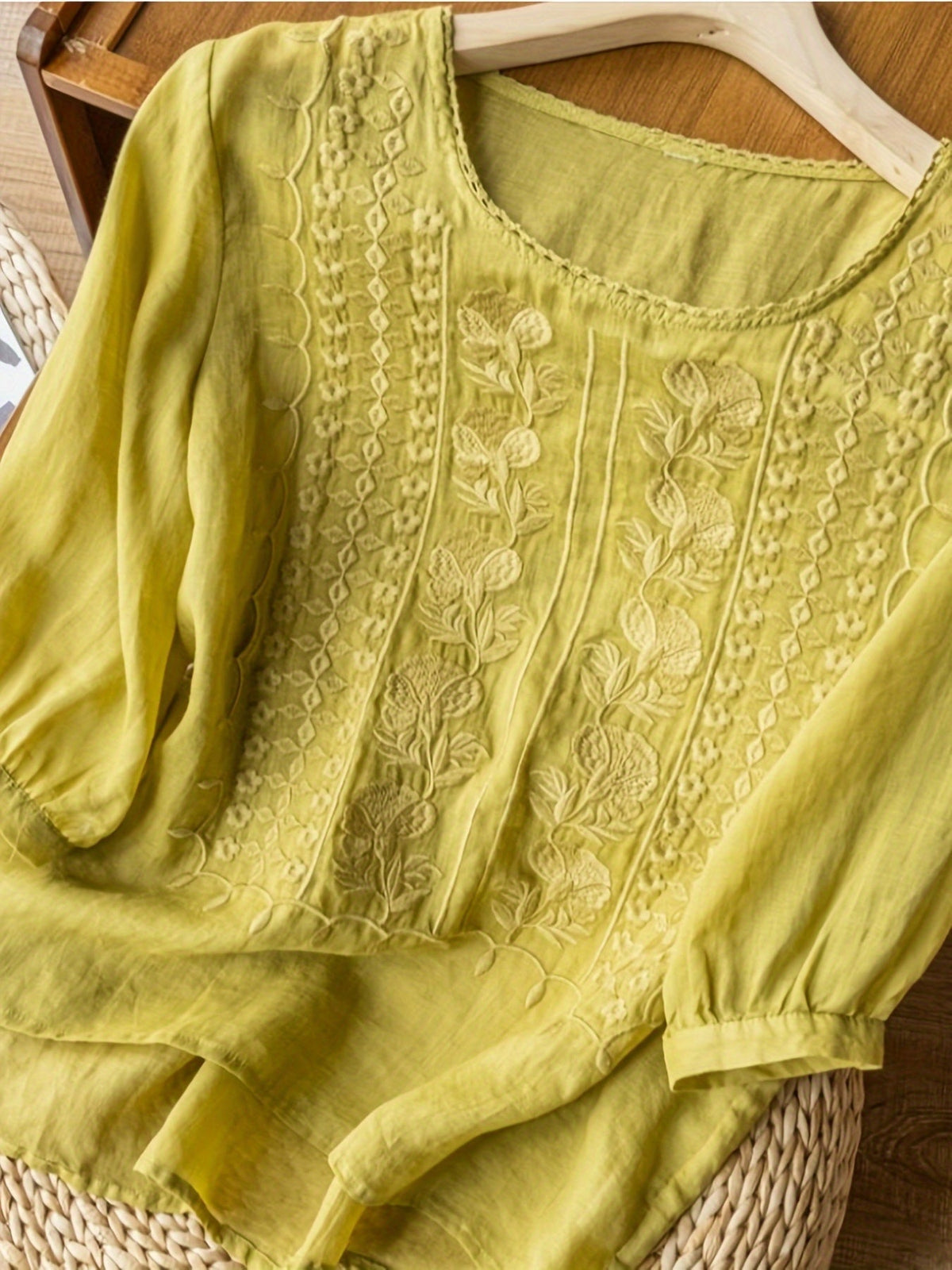 Embroidered Floral T-Shirt Women Casual Short Sleeve Crew Neck Soft Cotton Tee 4 Colors White Green Yellow Khaki S-XXL