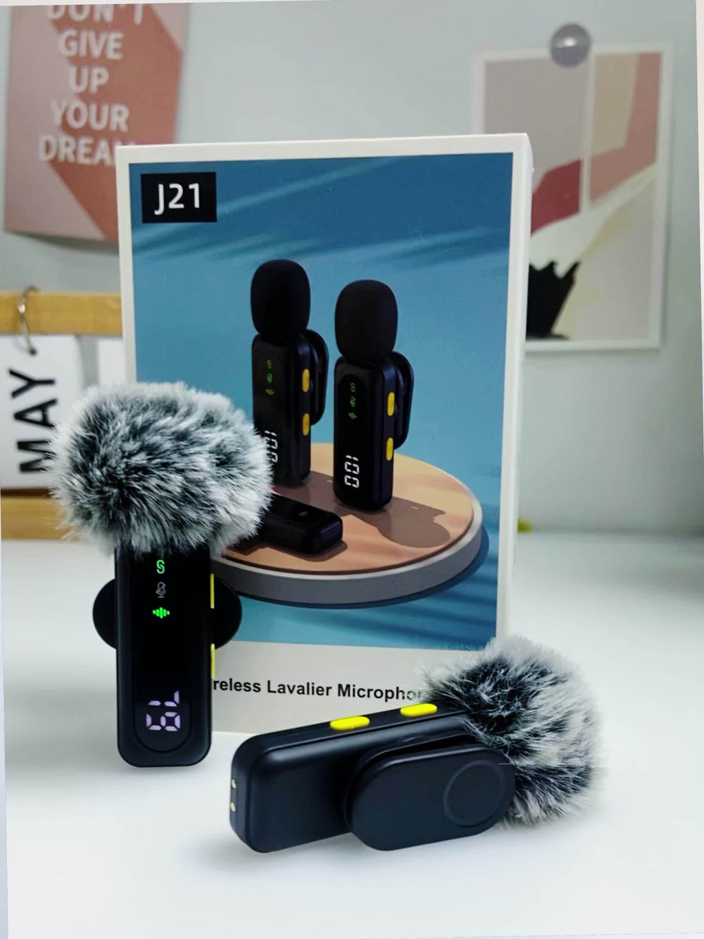 Wireless Lavalier Microphone USB-C 2.4G with DSP Noise Reduction, Digital Battery Display, 360° Omnidirectional Clip-On Lapel Mic, 100ft Range, Feather Windshield, Rotatable Magnetic Clip for iPhone, Android, Camera & Content Creators